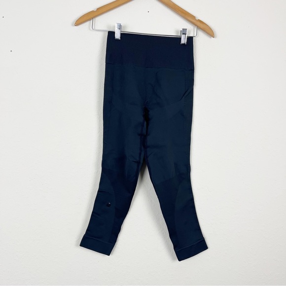 Lululemon Black Crop Seamless Leggings Size 4 - Picture 3 of 5